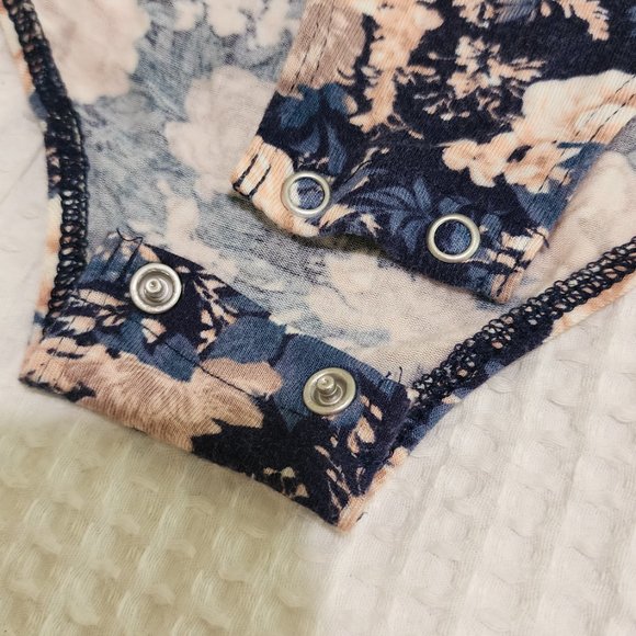 Floral backless halter onsie - Picture 5 of 5